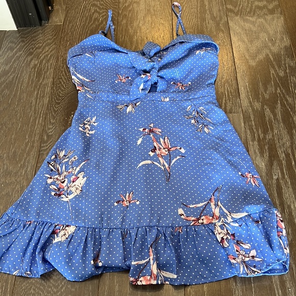 Lost & Wander Vanessa Periwinkle tie front dress size medium - Picture 3 of 5